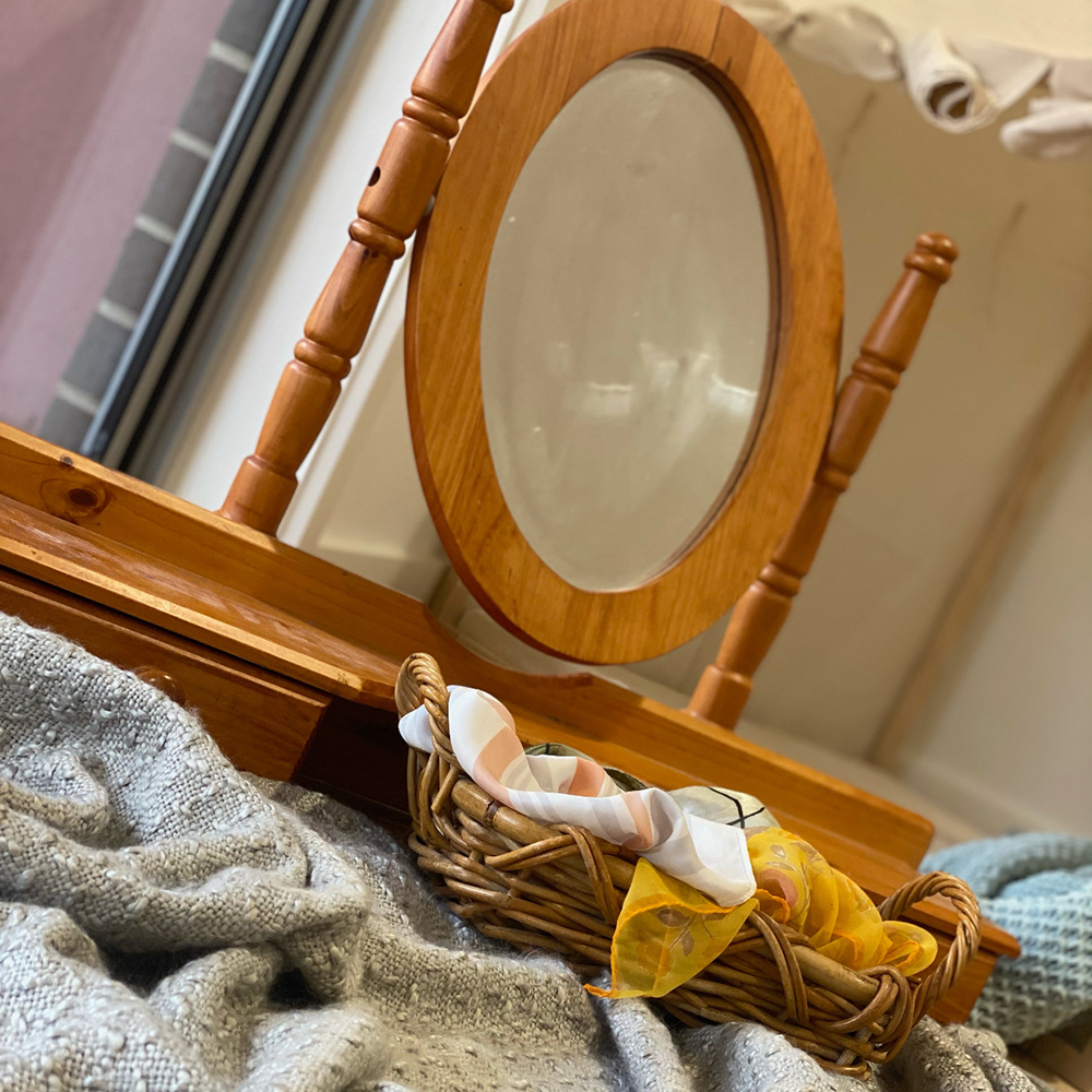 Mirror and blankets